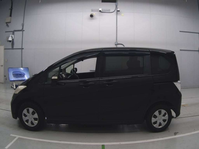 HONDA FREED 2013