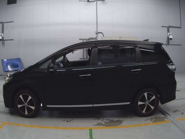 TOYOTA WISH 2014