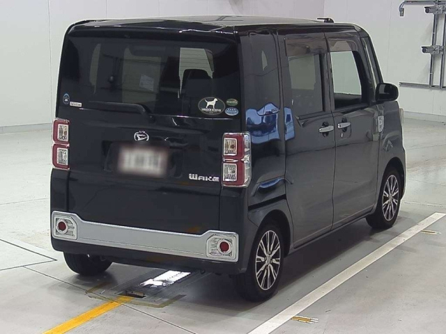 DAIHATSU WAKE 2015