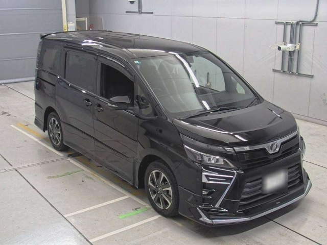 TOYOTA VOXY 2018