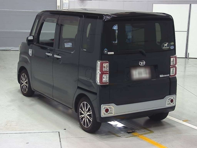 DAIHATSU WAKE 2015
