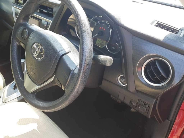TOYOTA AURIS 2012