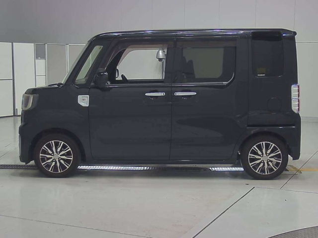 DAIHATSU WAKE 2015