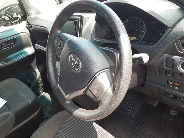 TOYOTA VOXY 2016