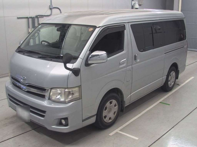 TOYOTA HIACE 2013
