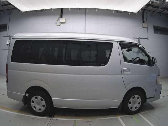 TOYOTA HIACE 2013