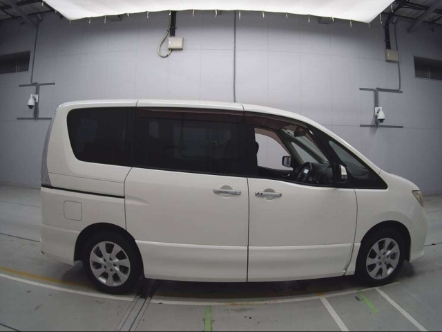NISSAN SERENA 2011