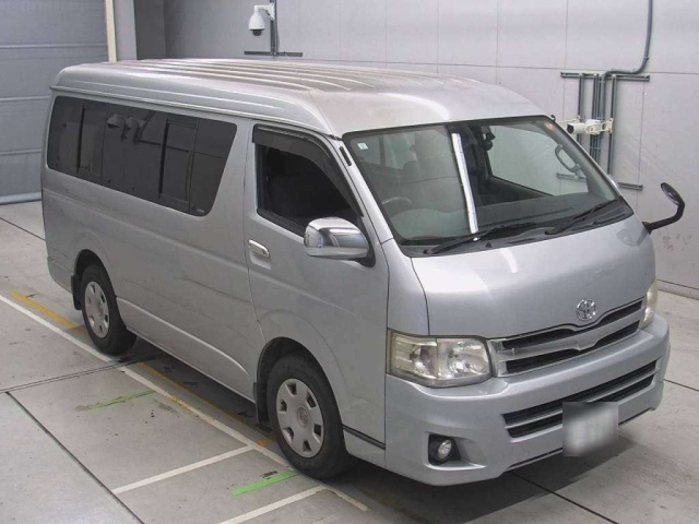 TOYOTA HIACE 2013