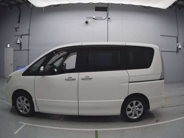 NISSAN SERENA 2011
