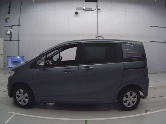 HONDA FREED 2012