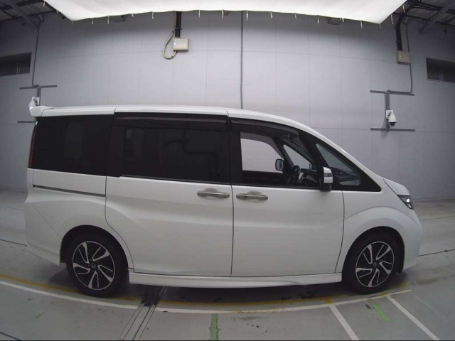 HONDA STEP WAGON 2016