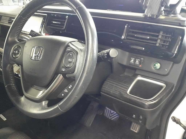 HONDA STEP WAGON 2016