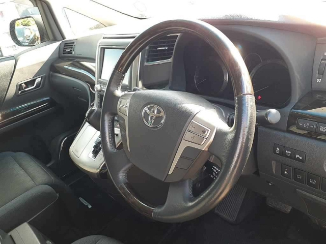 TOYOTA VELLFIRE 2014