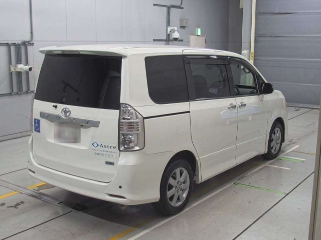 TOYOTA VOXY 2008