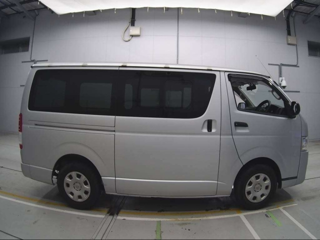 TOYOTA HIACE VAN 2013