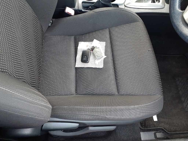 TOYOTA AURIS 2012