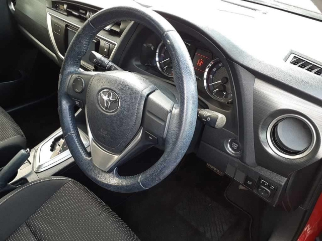 TOYOTA AURIS 2012