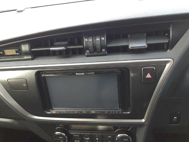 TOYOTA AURIS 2012