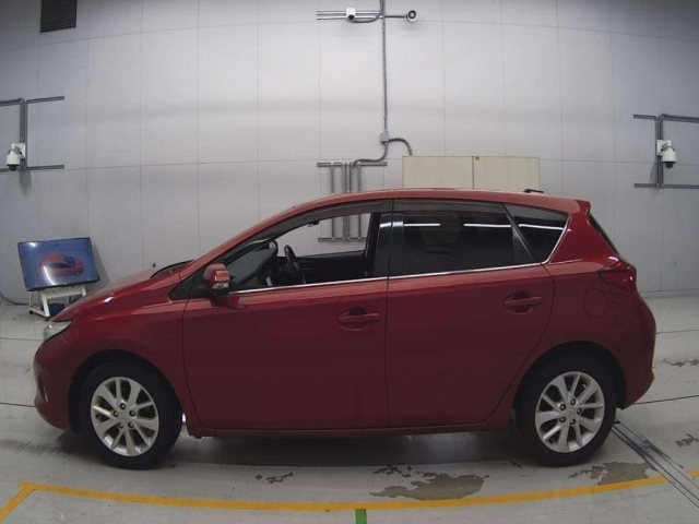 TOYOTA AURIS 2012