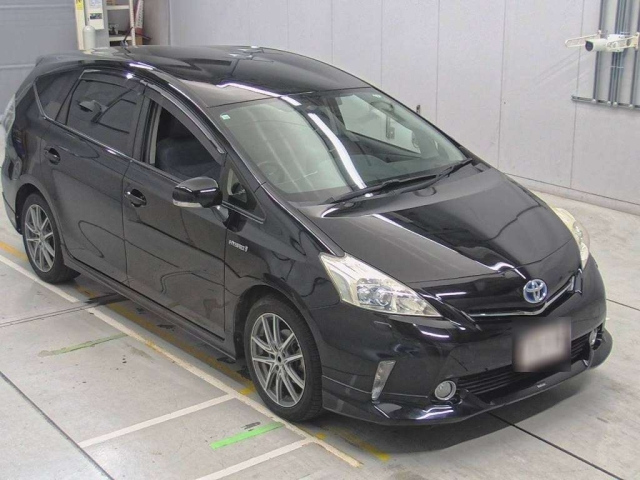 TOYOTA PRIUS ALPHA 2012
