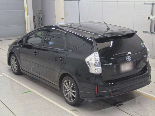 TOYOTA PRIUS ALPHA 2012