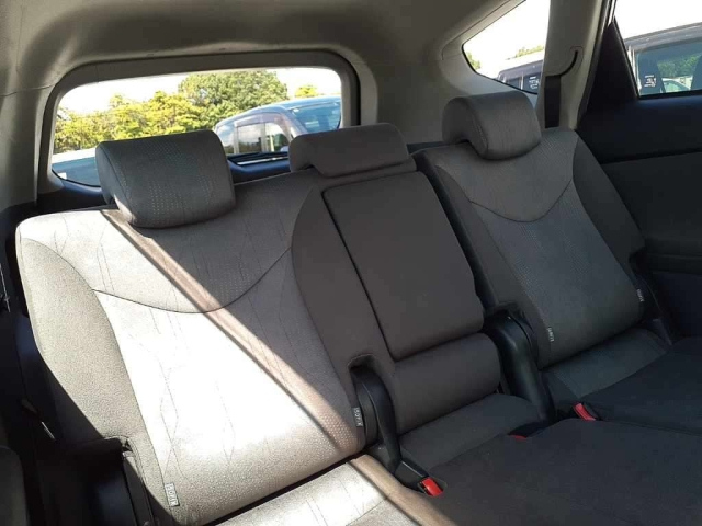 TOYOTA PRIUS ALPHA 2012
