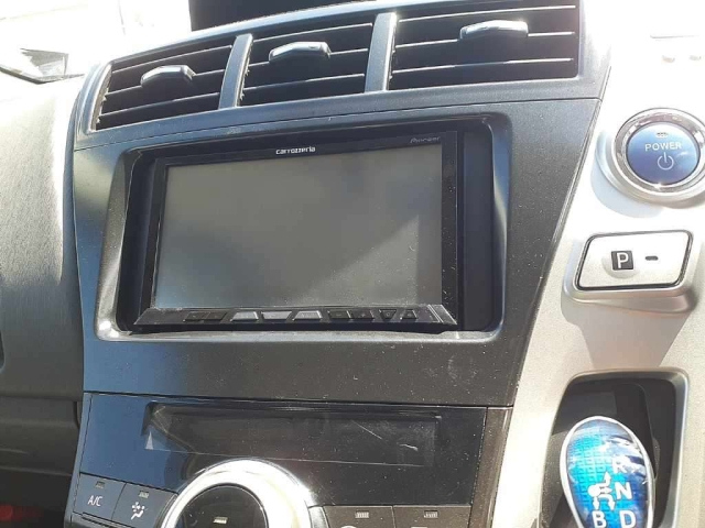 TOYOTA PRIUS ALPHA 2012