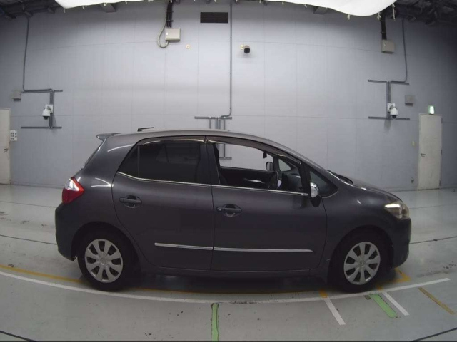 TOYOTA AURIS 2011