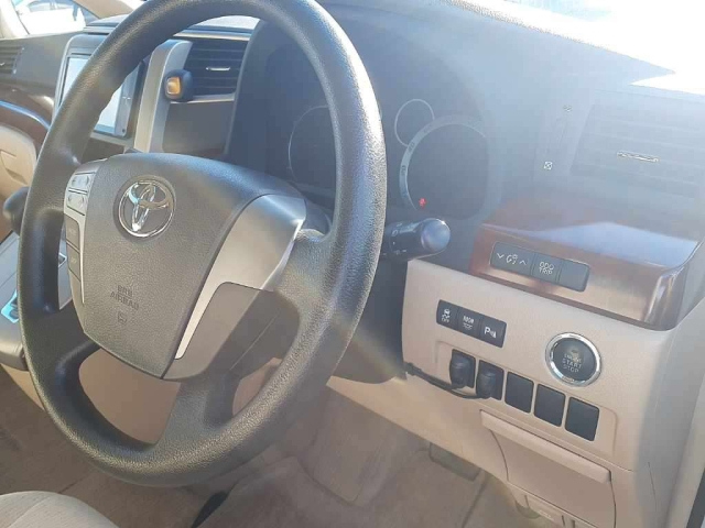 TOYOTA VELLFIRE 2010