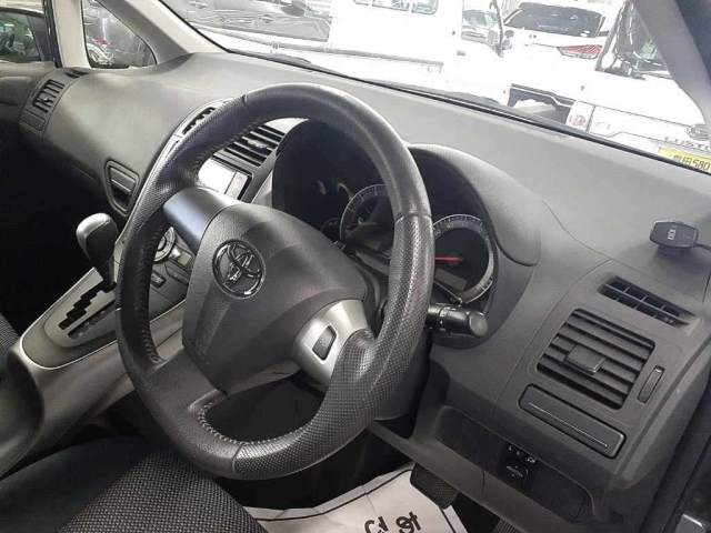 TOYOTA AURIS 2011