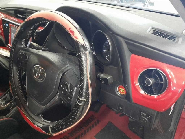 TOYOTA AURIS 2015