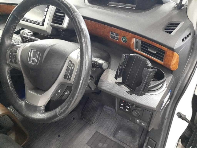 HONDA FREED 2012