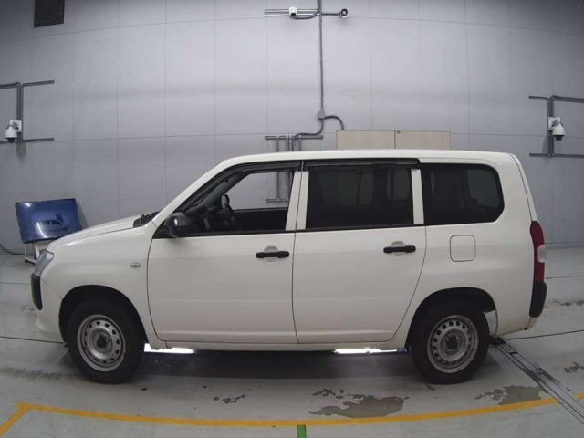 TOYOTA PROBOX 2022