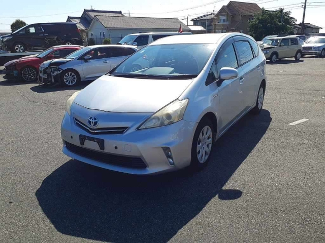 TOYOTA PRIUS ALPHA 2012