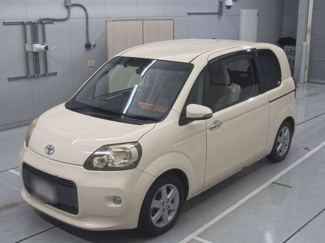 TOYOTA PORTE 2012