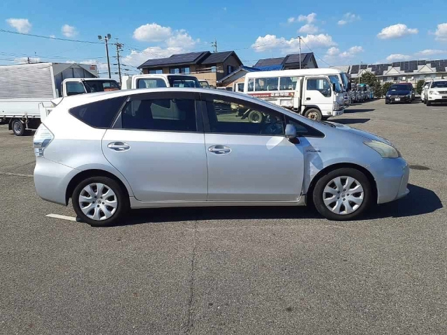 TOYOTA PRIUS ALPHA 2012