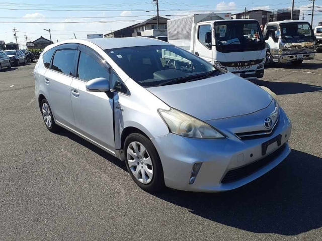 TOYOTA PRIUS ALPHA 2012