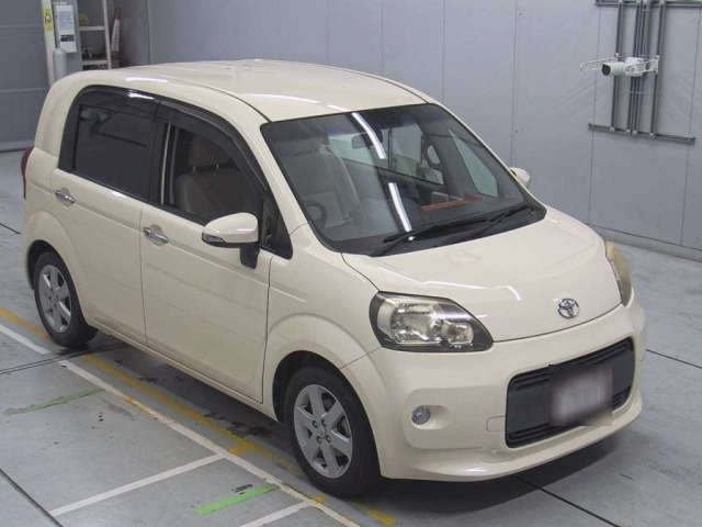 TOYOTA PORTE 2012