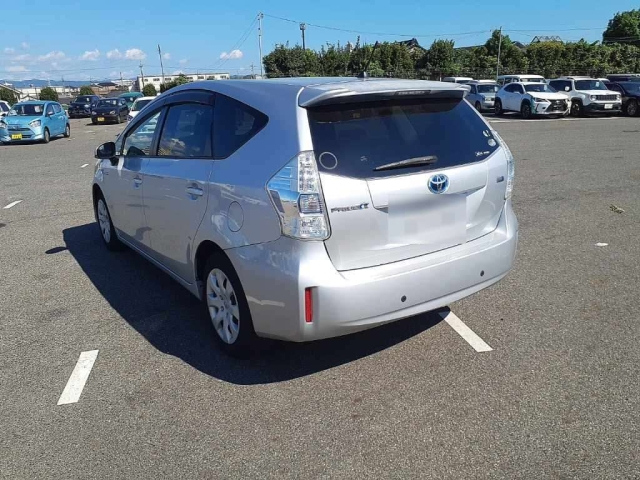 TOYOTA PRIUS ALPHA 2012