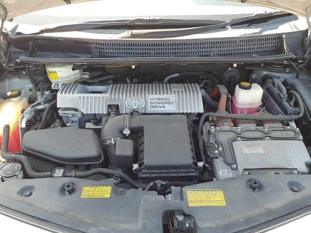 TOYOTA PRIUS ALPHA 2012