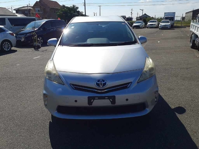 TOYOTA PRIUS ALPHA 2012