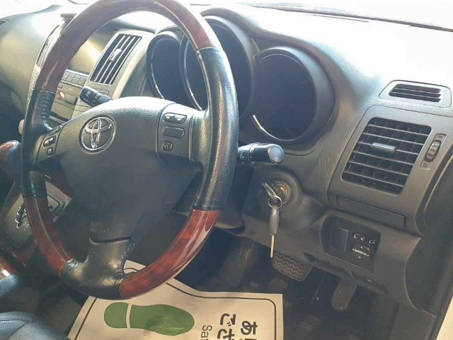 TOYOTA HARRIER 2009