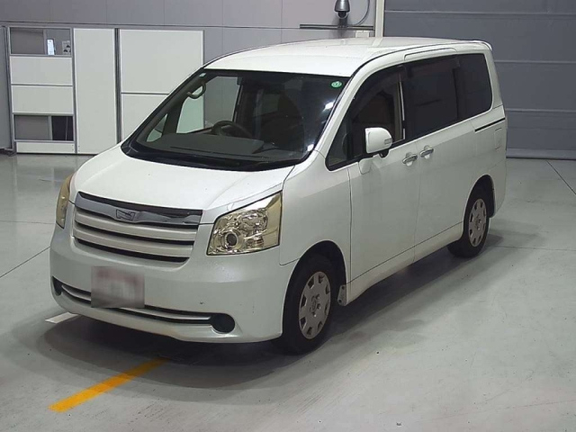 TOYOTA NOAH 2009