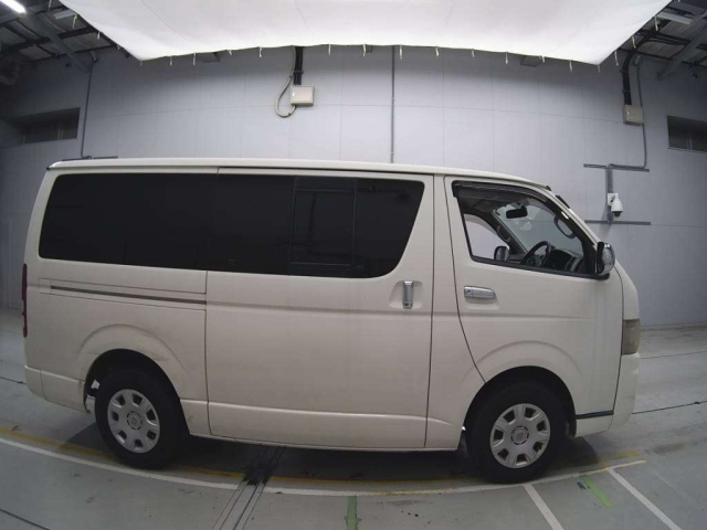 TOYOTA HIACE VAN 2009