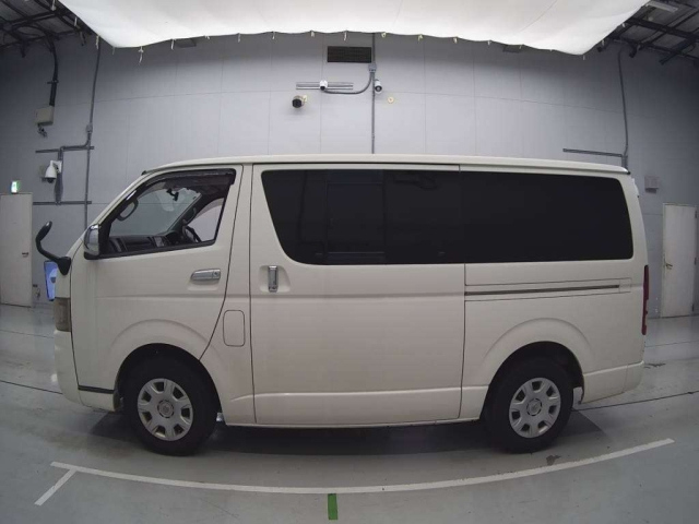 TOYOTA HIACE VAN 2009