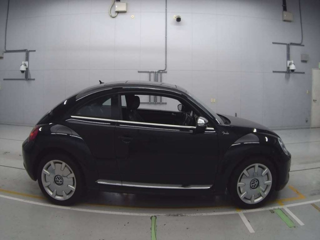 VOLKSWAGEN THE BEETLE 2013