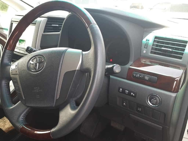 TOYOTA VELLFIRE 2014