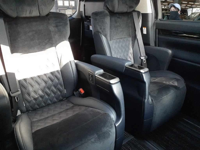 TOYOTA VELLFIRE 2016