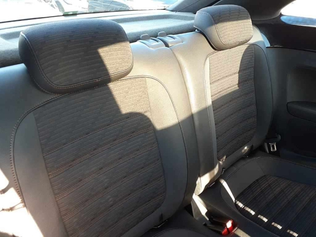 VOLKSWAGEN THE BEETLE 2013