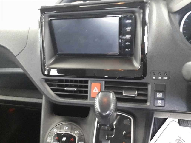TOYOTA NOAH 2016